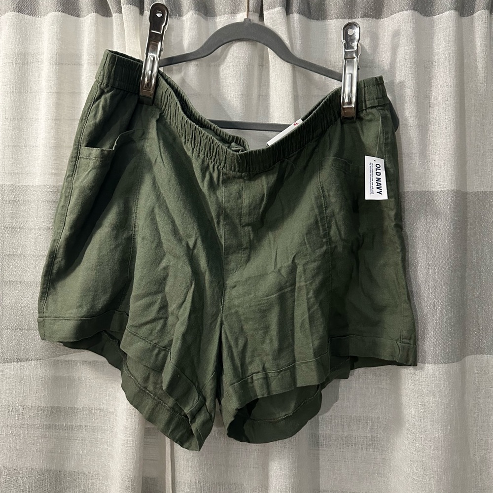 New old navy women’s green linen shorts